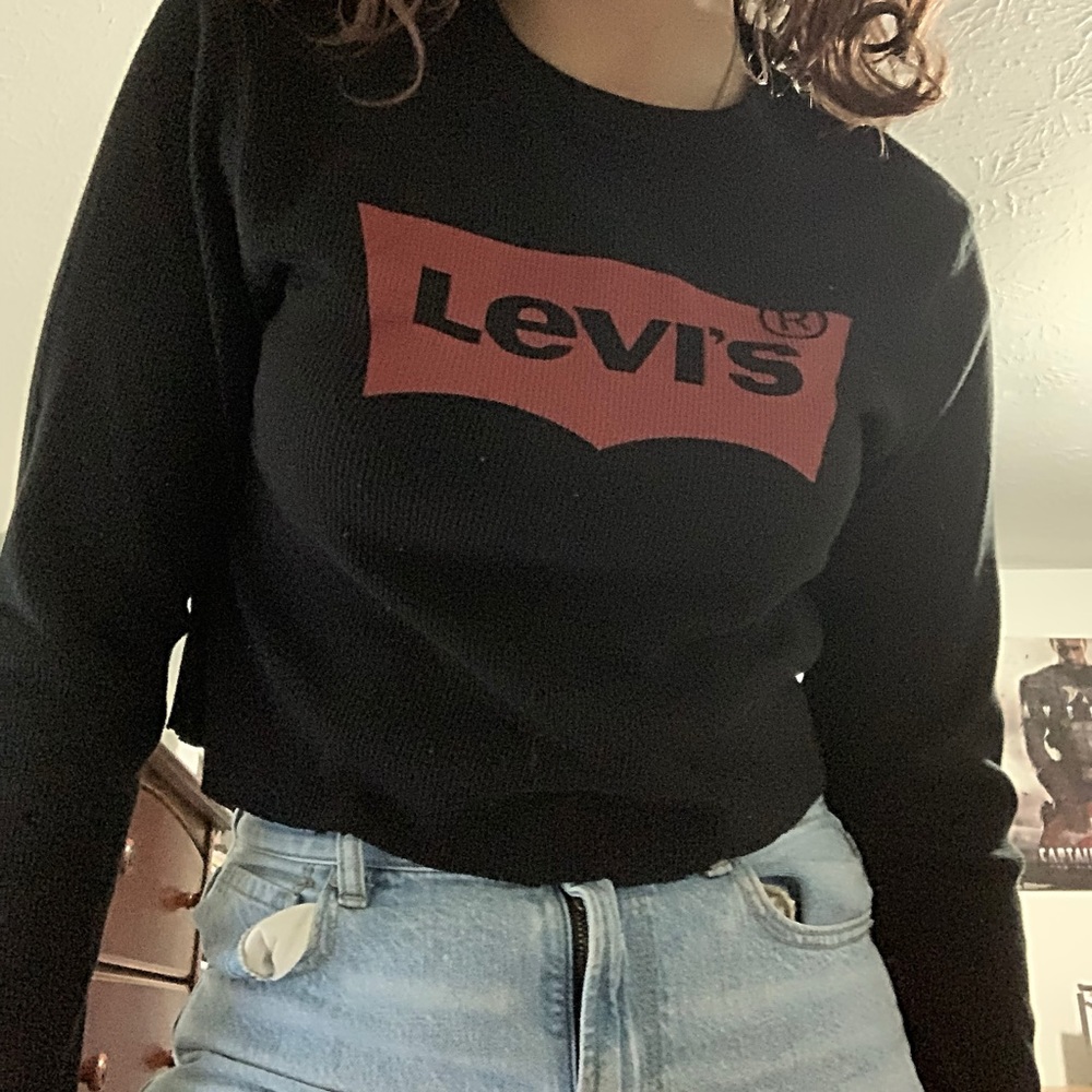 black levi’s long sleeve 🖤